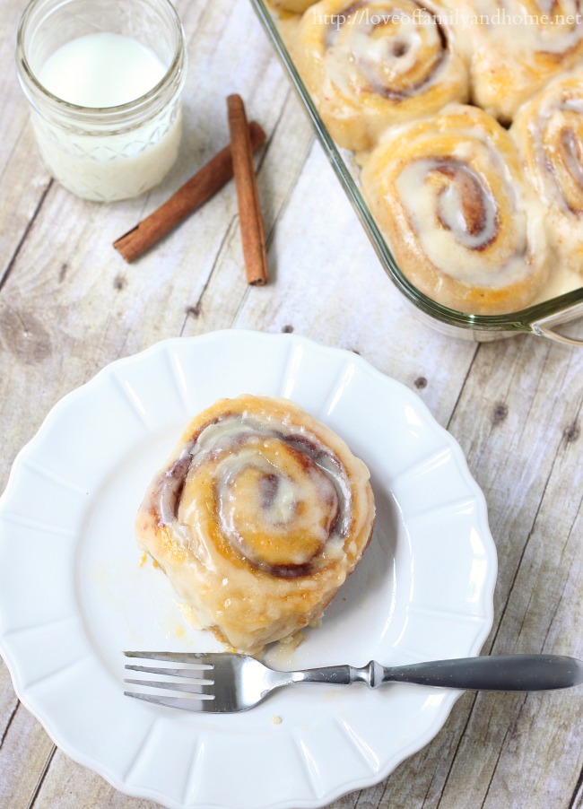 Easy, Three Ingredient Cinnamon Rolls {Mind-Blowing Delicious}