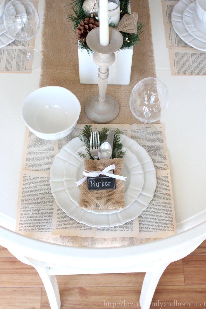 Easy, No-Sew Flatware Pouch {Crate & Barrel Knock-Off} Christmas Place Setting Idea