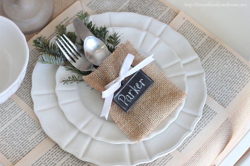 Easy, No-Sew Flatware Pouch {Crate & Barrel Knock-Off} Christmas Place Setting Idea