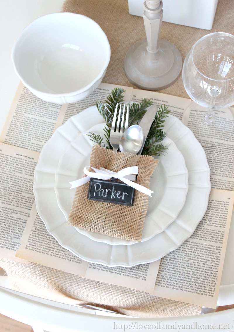 Easy, No-Sew Flatware Pouch {Crate & Barrel Knock-Off} Christmas Place Setting Idea