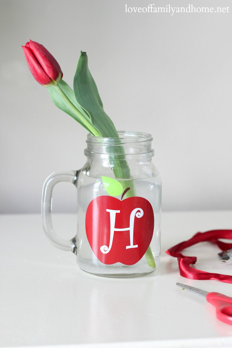 Teacher Gift Ideas - Monogram Mason Jar Vase {Free Chalkboard Printable Gift Tags}